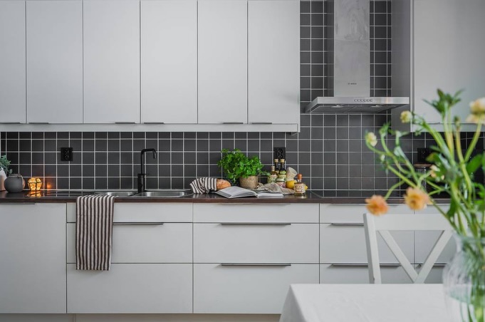 Delstyling och konsultation av hus i Vågsnäs.
Här har jag hjälp till med konsultation, alltså gått igenom med säljarna vad som ska göras och sedan kommit tillbaka och stylat inför fotografering och visning ✨ 

Kika in på hemnet och kolla in vilket läge det har, magiskt! 

Mäklare Lina @lansfastovik 
Fotograf Sandra @photographersandraedin 
Styling @stjalk.interior

Stjalk.se (länk i profilen) 
Info@stjalk.se 

#homestyling #Örnsköldsvik #interiör