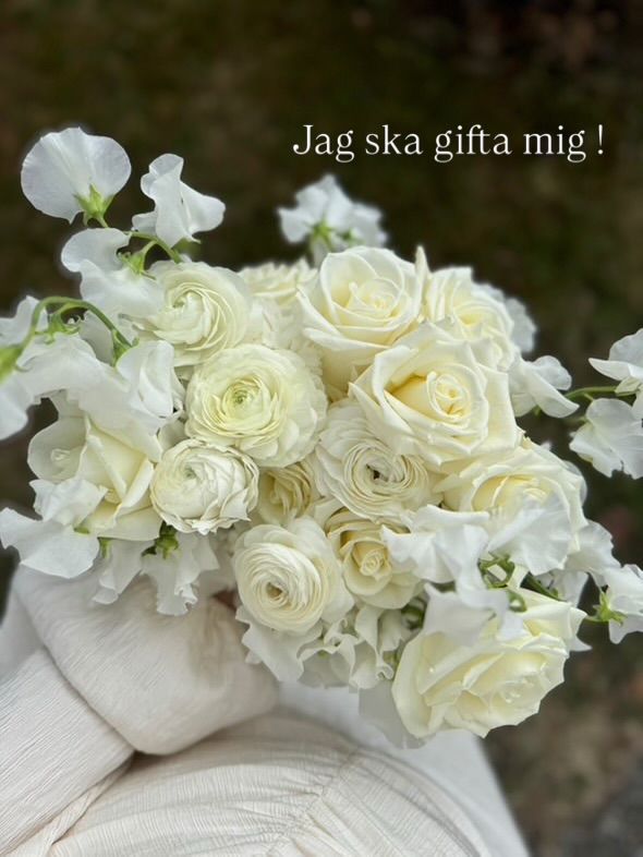 För att uttrycka en känsla, sätta stämningen. 
Och skapa en upplevelse 🧡
-> Stjalk.se (länk i profilen) 

Info@stjalk.se

#florist #blommor #bröllop #festdekoration #brudbukett