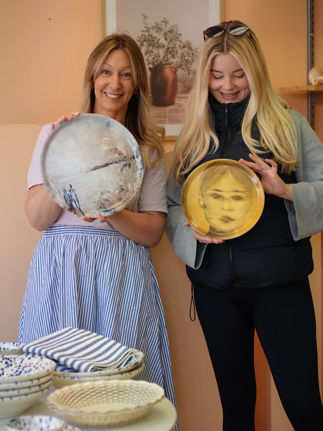 Det här var kul! Tack Maker Town Örnsköldsvik för en fantastisk festival ✨ Tack @art.by.lw och @recyinterior för att ni ville hänga här hos mig 🧡 Otroligt inspirerande och kul att göra saker tillsammans.
Och tack för bilder 💛 @mrsgustafson & @mariellestrand