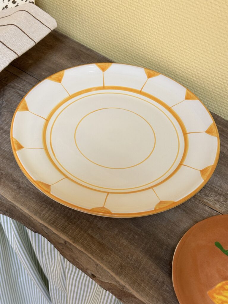 Mattallrik Triangolo Gul Handmålad Keramik Från Italien